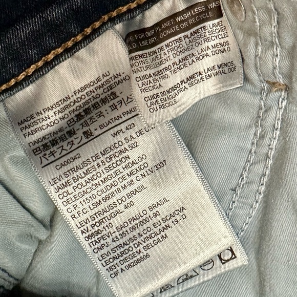 Levi's Blue Bermuda Shorts Classic Denim Style Rolled Cuff Medium Wash Stretch - Picture 5 of 9